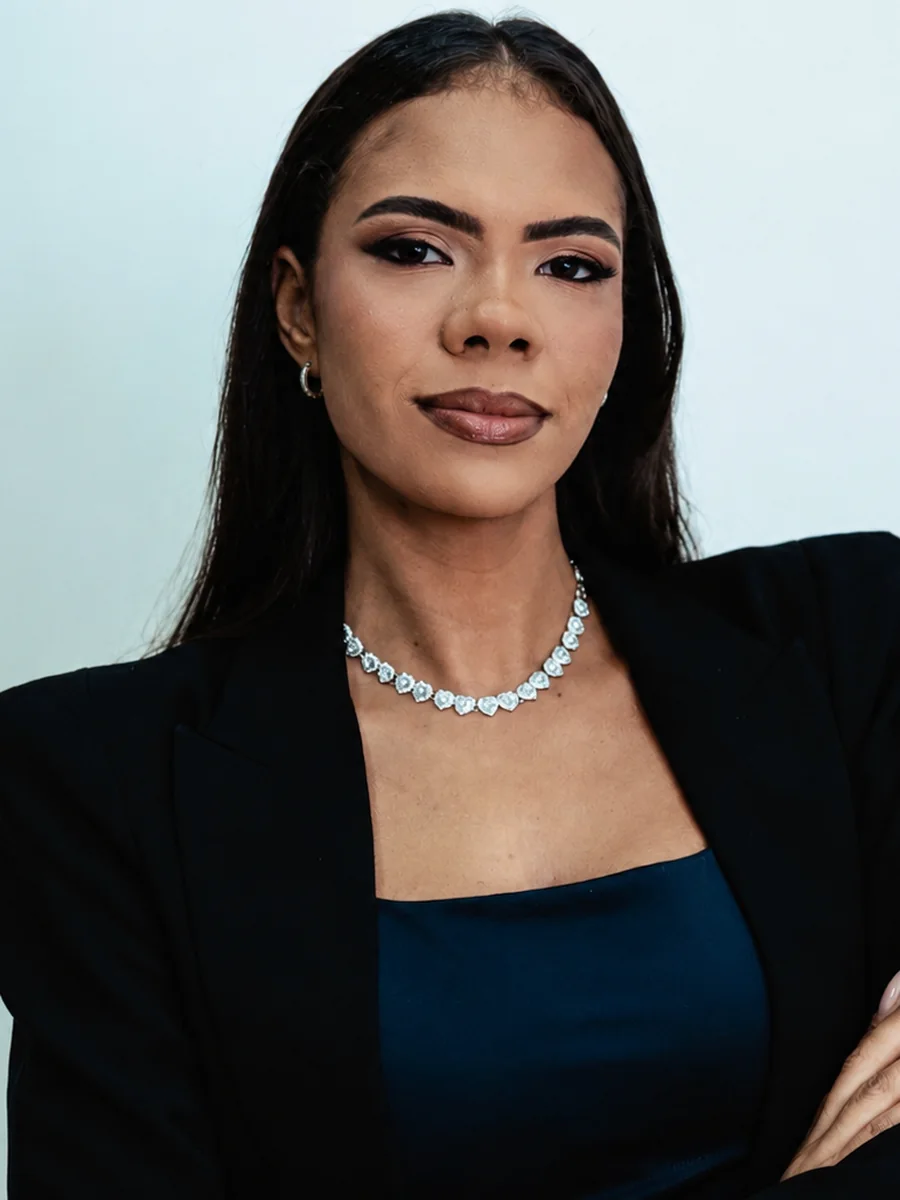 Natália Santos, mentora do curso de extensão de cílios do studio Olha Dela